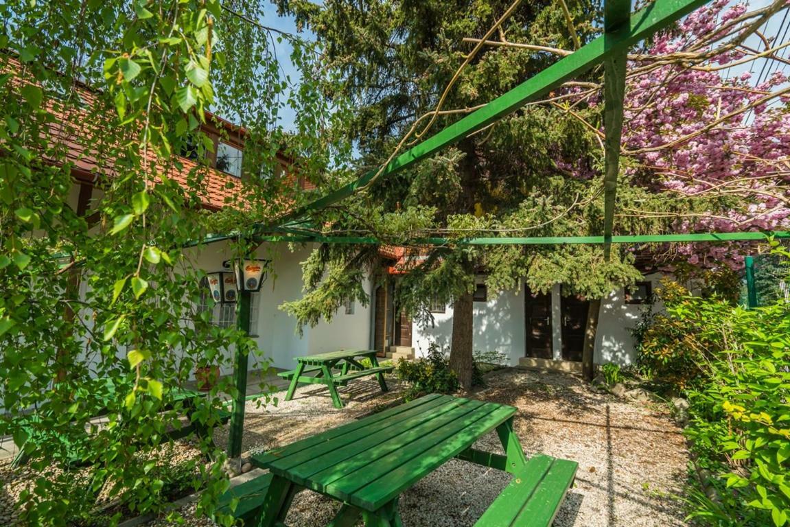 Szent Kristof Panzio Hotel Esztergom Exterior foto